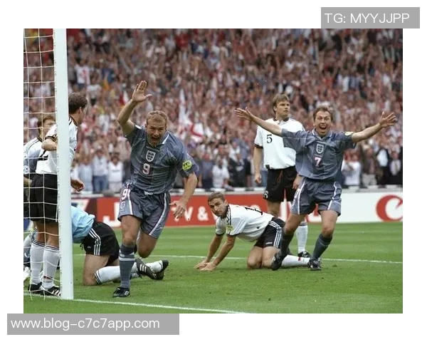 十年对比德国与英格兰足球发展历程与成就分析